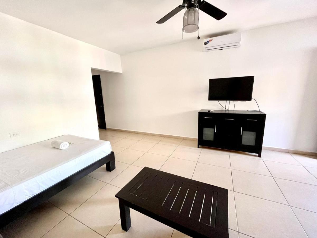 We Playa Hotel Playa del Carmen Exteriör bild