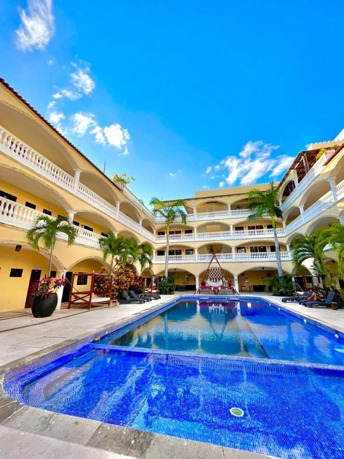 We Playa Hotel Playa del Carmen Exteriör bild