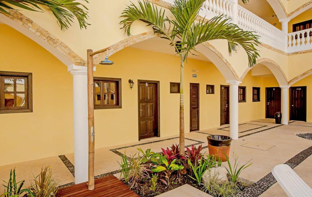 We Playa Hotel Playa del Carmen Exteriör bild